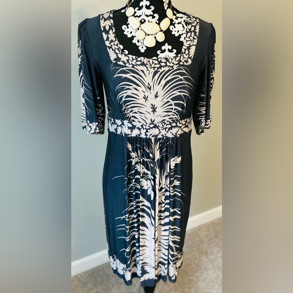 BCBGMaxAzria Navy and White Floral Dress size Medium - Picture 2 of 4